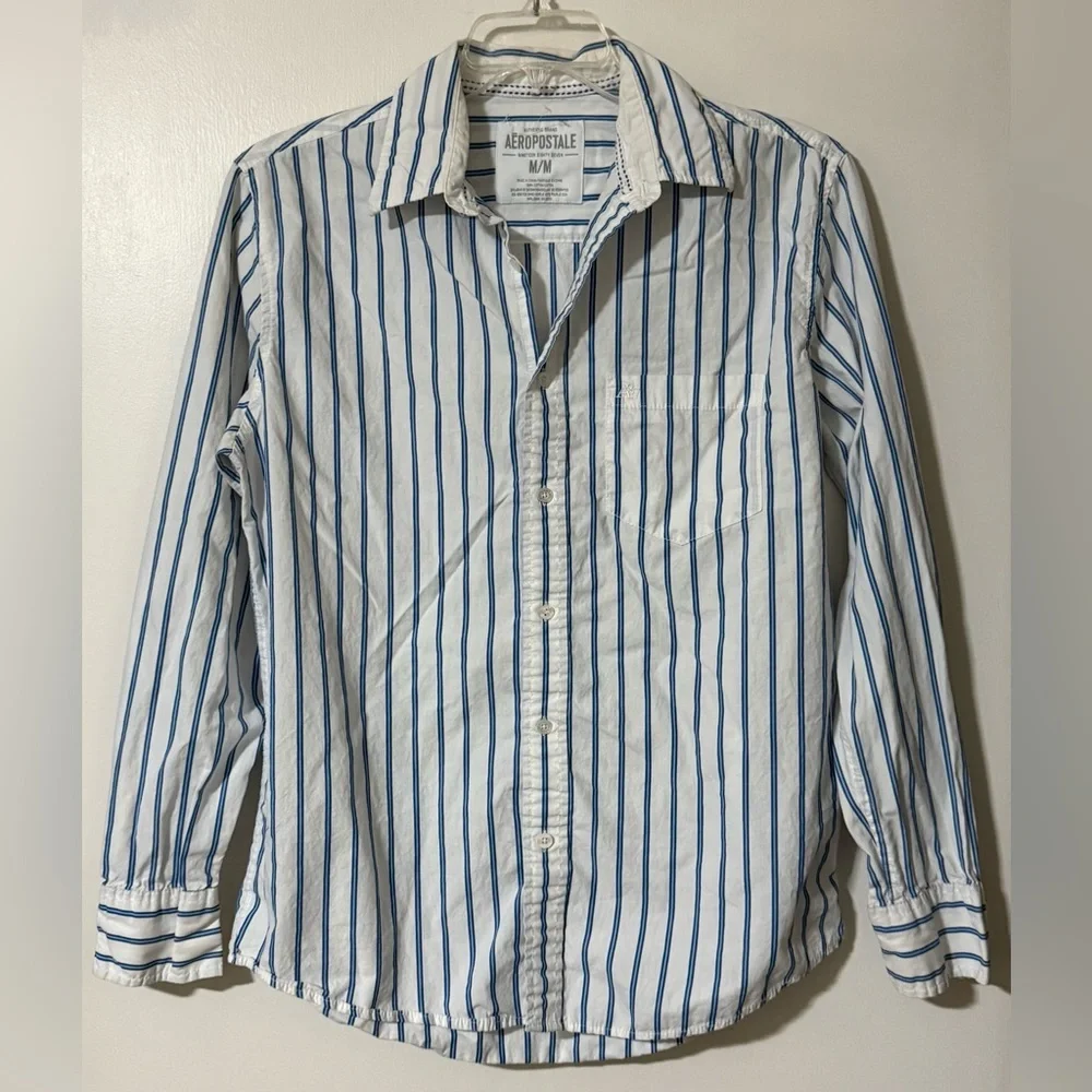 **SOLD**Aeropostale Men’s Size M Blue & White Striped Long Sleeve Button-Down - Picture 1 of 6